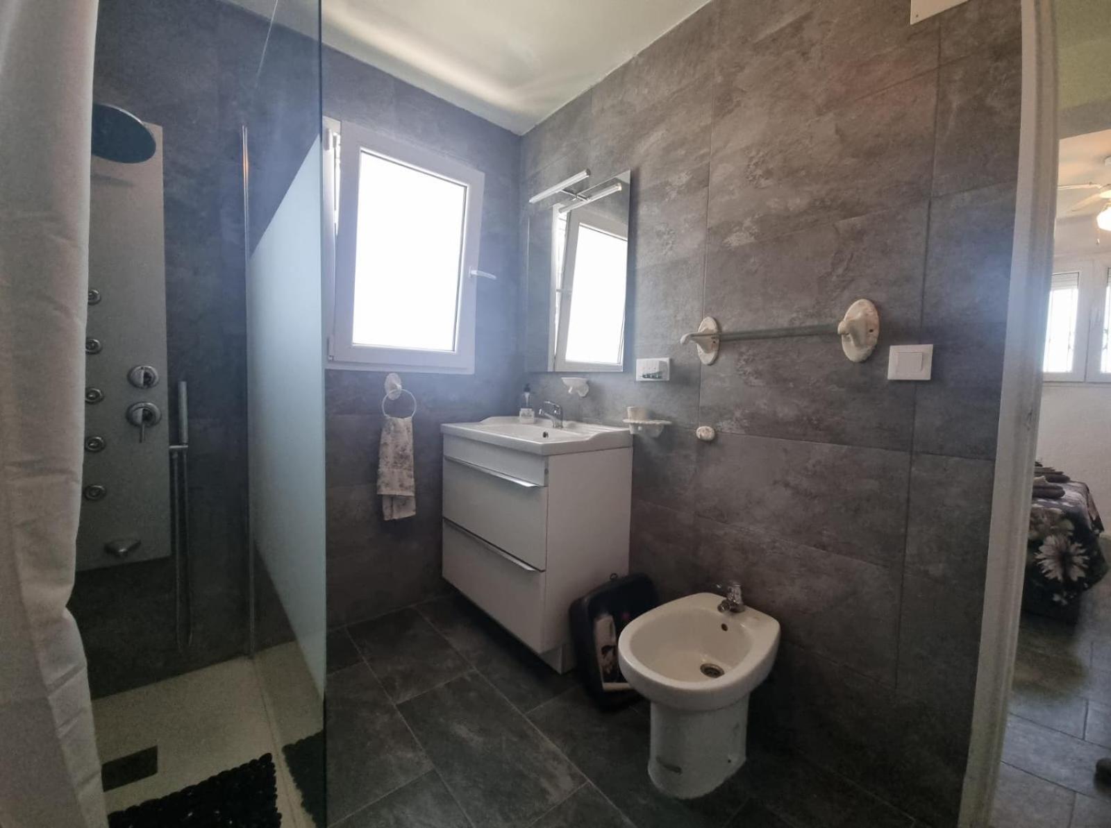 Private Room Ensuite With Balcony Chiclana de la Frontera Eksteriør bilde